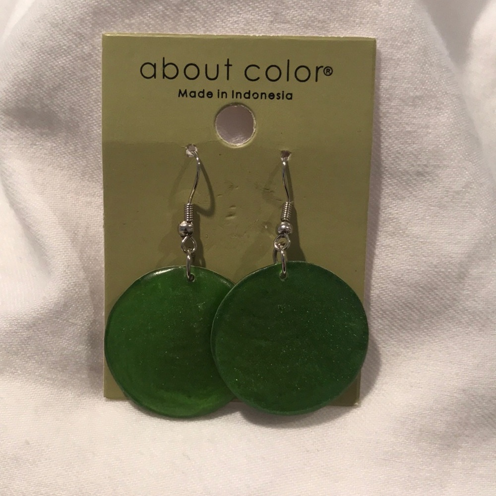 Green disk earrings